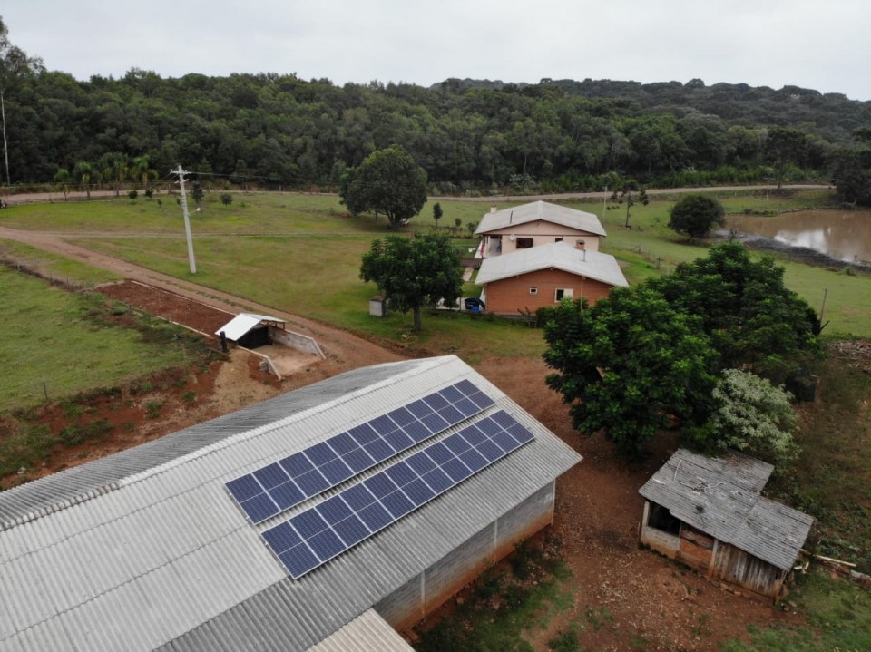 805 kW/mês